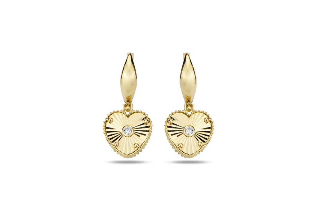 Üç Boyutlu Dönen Kalpli Altın Küpe Modelleri